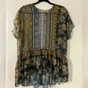 Beautiful flowy top size Small boho style (J140)